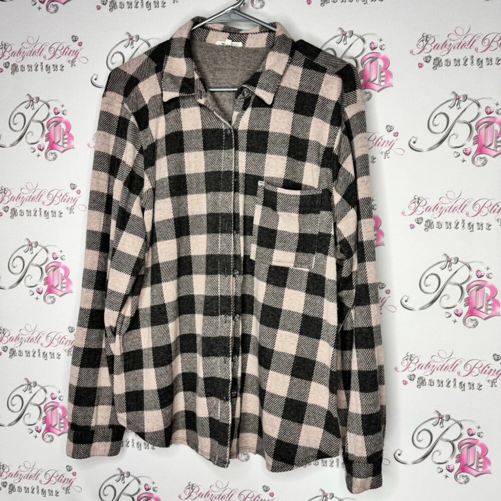 Maurice’s button up plaid grey light pink shirt soft cute stripes plaid